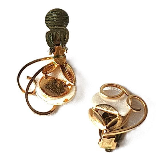 Mother of Pearl & gold-tone swirl clip-on earrings - Picture 4 of 8